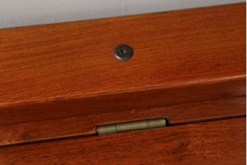中古　美品　花梨材の温かみのある色合いと木目を楽しめる収納付きベンチ(長椅子、イス、板座チェア)(R-057671)