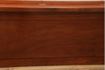 中古　美品　花梨材の温かみのある色合いと木目を楽しめる収納付きベンチ(長椅子、イス、板座チェア)(R-057671)