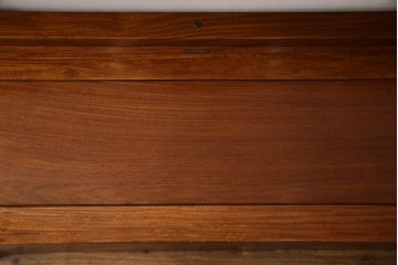 中古　美品　花梨材の温かみのある色合いと木目を楽しめる収納付きベンチ(長椅子、イス、板座チェア)(R-057672)