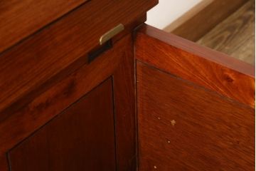 中古　美品　花梨材の温かみのある色合いと木目を楽しめる収納付きベンチ(長椅子、イス、板座チェア)(R-057673)