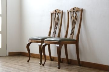 中古　バロッサバレンティ(VARO,S.A. VALENTI)　優雅な曲線美の猫脚と背もたれのデザインがクラシカルな雰囲気を高めるダイニングチェア2脚セット(椅子)(2脚で定価約35万円)(R-057676)