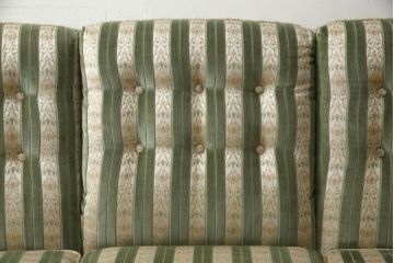 中古　美品　DREXEL HERITAGE(ドレクセルヘリテイジ)　落ち着いた色合いとストライプ柄がクラシカルな雰囲気を高める3人掛けソファ(三人掛けソファ、3P)(R-057677)