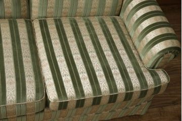 中古　美品　DREXEL HERITAGE(ドレクセルヘリテイジ)　落ち着いた色合いとストライプ柄がクラシカルな雰囲気を高める3人掛けソファ(三人掛けソファ、3P)(R-057677)