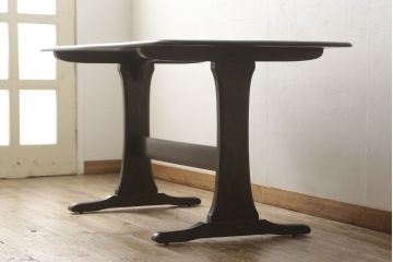 中古　美品　イギリス　ERCOL(アーコール)　シンプルなデザインで飽きのこないダイニングテーブル(食卓、4人掛け)(R-057682)