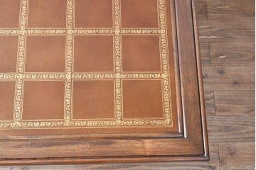 スペインビンテージ　レザートップ　こだわり尽くしたデザインが魅力を放つセンターテーブル　(R-057684)