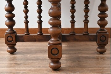 スペインビンテージ　レザートップ　こだわり尽くしたデザインが魅力を放つセンターテーブル　(R-057684)