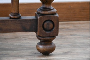 スペインビンテージ　レザートップ　こだわり尽くしたデザインが魅力を放つセンターテーブル　(R-057684)