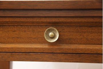 中古　美品　DREXEL HERITAGE(ドレクセルヘリテイジ)　品のある佇まいが美しいサイドテーブル(電話台、ナイトテーブル、コンソールテーブル)(R-057685)