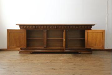 中古　イタリア家具　最高級　素晴らしい彫刻がまるで芸術品!置くだけで目を引く特大サイドボード(キャビネット、カウンターテーブル、収納棚、戸棚)(R-057687)