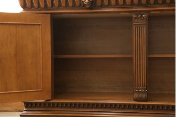 中古　イタリア家具　最高級　素晴らしい彫刻がまるで芸術品!置くだけで目を引く特大サイドボード(キャビネット、カウンターテーブル、収納棚、戸棚)(R-057687)