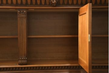 中古　イタリア家具　最高級　素晴らしい彫刻がまるで芸術品!置くだけで目を引く特大サイドボード(キャビネット、カウンターテーブル、収納棚、戸棚)(R-057687)