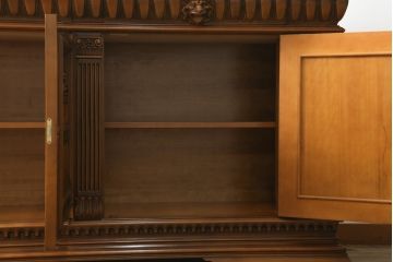中古　イタリア家具　最高級　素晴らしい彫刻がまるで芸術品!置くだけで目を引く特大サイドボード(キャビネット、カウンターテーブル、収納棚、戸棚)(R-057687)