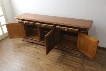 中古　イタリア家具　最高級　素晴らしい彫刻がまるで芸術品!置くだけで目を引く特大サイドボード(キャビネット、カウンターテーブル、収納棚、戸棚)(R-057687)