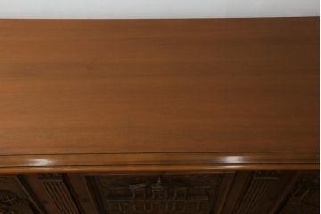 中古　イタリア家具　最高級　素晴らしい彫刻がまるで芸術品!置くだけで目を引く特大サイドボード(キャビネット、カウンターテーブル、収納棚、戸棚)(R-057687)