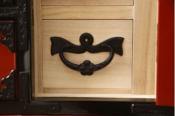 中古　美品　岩谷堂箪笥　金具の黒と朱色のコントラストが鮮やかな朱塗り車箪笥(小箪笥、チェスト、引き出し)(R-057688)