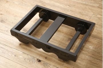 中古　美品　岩谷堂箪笥　金具の黒と朱色のコントラストが鮮やかな朱塗り車箪笥(小箪笥、チェスト、引き出し)(R-057688)