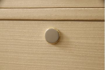 中古　美品　伝統工芸士　皆川繁久作　小振りなサイズでお部屋に取り入れやすい加茂総桐箪笥(胴厚、四方丸)(総桐たんす、サイドチェスト、引き出し、衣装箪笥)(R-057689)