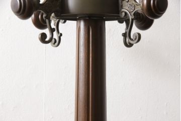 中古　カリモク家具(karimoku)　クラシカルな雰囲気を醸し出すポールハンガー(ホールハンガー、コートハンガー、帽子掛け、店舗什器)(R-057692)