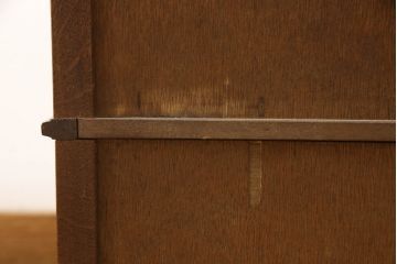 中古　日光彫り　細部まで細やかな彫刻が印象的な、珍しい縦型のチェスト(引き出し、小物収納)(R-057693)