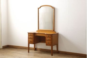中古　横浜ダニエル(daniel)　温かみのある色合いと上品な佇まいが魅力のドレッサー(鏡台)(R-057695)