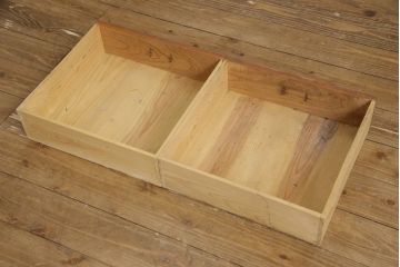 和製アンティーク　前面ケヤキ材・ヒノキ材　和の雰囲気を盛り上げる重ね水屋箪笥(食器棚、戸棚、収納棚、キャビネット)(R-057696)