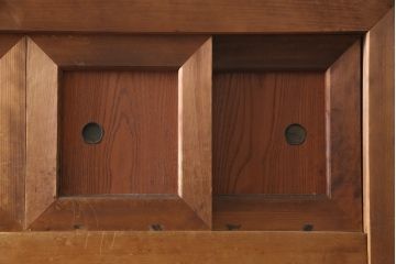 和製アンティーク　前面ケヤキ材・ヒノキ材　和の雰囲気を盛り上げる重ね水屋箪笥(食器棚、戸棚、収納棚、キャビネット)(R-057696)