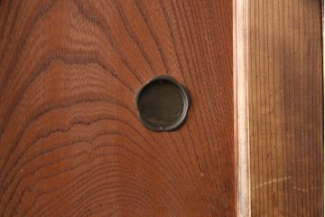 和製アンティーク　前面ケヤキ材・ヒノキ材　和の雰囲気を盛り上げる重ね水屋箪笥(食器棚、戸棚、収納棚、キャビネット)(R-057696)