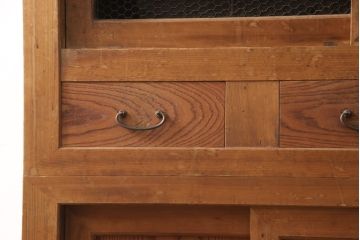 和製アンティーク　前面ケヤキ材・ヒノキ材　和の雰囲気を盛り上げる重ね水屋箪笥(食器棚、戸棚、収納棚、キャビネット)(R-057696)