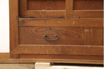 和製アンティーク　前面ケヤキ材・ヒノキ材　和の雰囲気を盛り上げる重ね水屋箪笥(食器棚、戸棚、収納棚、キャビネット)(R-057696)