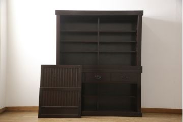 中古　美品　高級品!　国産工芸家具　南部箪笥　タモ材　重厚感ある佇まいの漆塗り重ね水屋箪笥(定価176万円)(食器棚、和風食器棚、収納棚、戸棚)(R-057699)