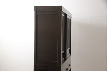 中古　美品　高級品!　国産工芸家具　南部箪笥　タモ材　重厚感ある佇まいの漆塗り重ね水屋箪笥(定価176万円)(食器棚、和風食器棚、収納棚、戸棚)(R-057699)