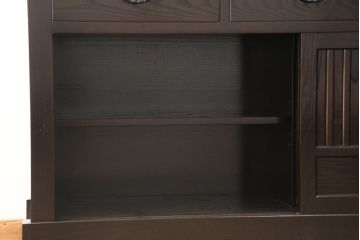 中古　美品　高級品!　国産工芸家具　南部箪笥　タモ材　重厚感ある佇まいの漆塗り水屋箪笥サイドボード(定価88万円)(食器棚、和風食器棚、収納棚、戸棚)(R-057701)
