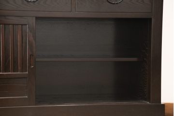 中古　美品　高級品!　国産工芸家具　南部箪笥　タモ材　重厚感ある佇まいの漆塗り水屋箪笥サイドボード(定価88万円)(食器棚、和風食器棚、収納棚、戸棚)(R-057701)
