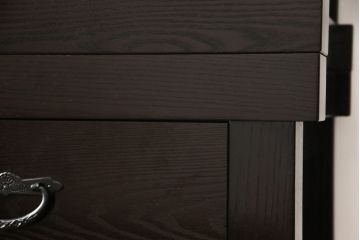 中古　美品　高級品!　国産工芸家具　南部箪笥　タモ材　重厚感ある佇まいの漆塗り水屋箪笥サイドボード(定価88万円)(食器棚、和風食器棚、収納棚、戸棚)(R-057701)