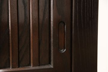 中古　美品　高級品!　国産工芸家具　南部箪笥　タモ材　重厚感ある佇まいの漆塗り水屋箪笥サイドボード(定価88万円)(食器棚、和風食器棚、収納棚、戸棚)(R-057701)