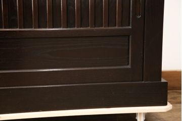 中古　美品　高級品!　国産工芸家具　南部箪笥　タモ材　重厚感ある佇まいの漆塗り水屋箪笥サイドボード(定価88万円)(食器棚、和風食器棚、収納棚、戸棚)(R-057701)