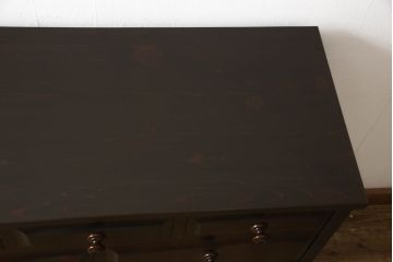 中古　北海道民芸家具　天板リメイク　シックな色合いで落ち着いた空間を演出するサイドボード(キャビネット、収納棚)(R-057702)