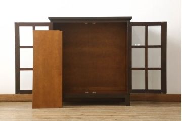 中古　北海道民芸家具　脚付きリメイク　落ち着きのある空間づくりに活躍するサイドボード(サイドキャビネット、収納棚、飾り棚)(R-057703)