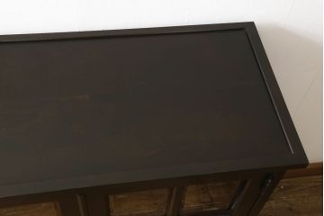 中古　北海道民芸家具　脚付きリメイク　落ち着きのある空間づくりに活躍するサイドボード(サイドキャビネット、収納棚、飾り棚)(R-057703)