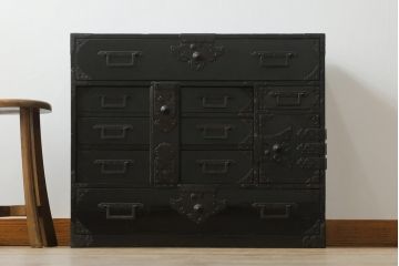 和製アンティーク　美品　秋田　黒漆塗りが艶やかで美しい小箪笥(収納箪笥、サイドチェスト、時代箪笥、引き出し)(R-057706)