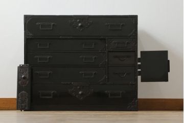 和製アンティーク　美品　秋田　黒漆塗りが艶やかで美しい小箪笥(収納箪笥、サイドチェスト、時代箪笥、引き出し)(R-057706)