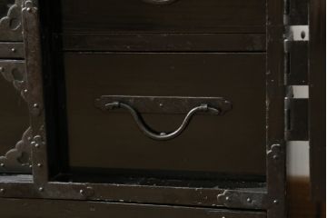 和製アンティーク　美品　秋田　黒漆塗りが艶やかで美しい小箪笥(収納箪笥、サイドチェスト、時代箪笥、引き出し)(R-057706)