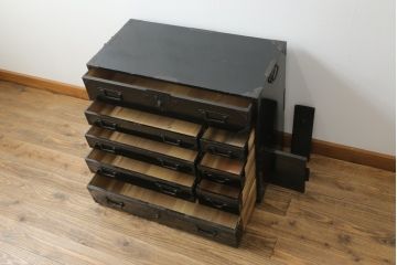 和製アンティーク　美品　秋田　黒漆塗りが艶やかで美しい小箪笥(収納箪笥、サイドチェスト、時代箪笥、引き出し)(R-057706)
