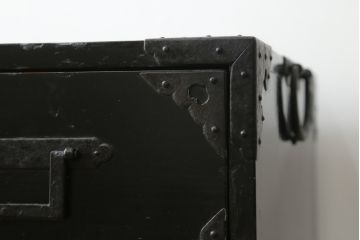 和製アンティーク　美品　秋田　黒漆塗りが艶やかで美しい小箪笥(収納箪笥、サイドチェスト、時代箪笥、引き出し)(R-057706)