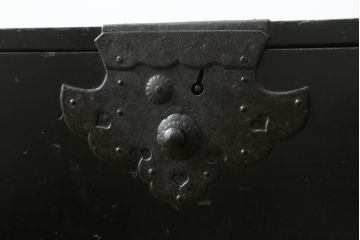 和製アンティーク　美品　秋田　黒漆塗りが艶やかで美しい小箪笥(収納箪笥、サイドチェスト、時代箪笥、引き出し)(R-057706)