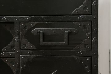 和製アンティーク　美品　秋田　黒漆塗りが艶やかで美しい小箪笥(収納箪笥、サイドチェスト、時代箪笥、引き出し)(R-057706)