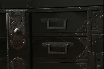 和製アンティーク　美品　秋田　黒漆塗りが艶やかで美しい小箪笥(収納箪笥、サイドチェスト、時代箪笥、引き出し)(R-057706)