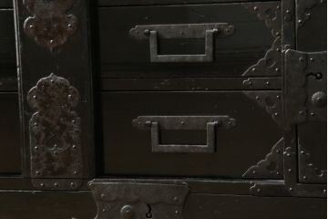 和製アンティーク　美品　秋田　黒漆塗りが艶やかで美しい小箪笥(収納箪笥、サイドチェスト、時代箪笥、引き出し)(R-057706)