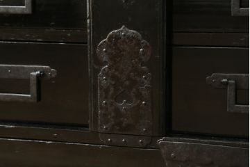 和製アンティーク　美品　秋田　黒漆塗りが艶やかで美しい小箪笥(収納箪笥、サイドチェスト、時代箪笥、引き出し)(R-057706)