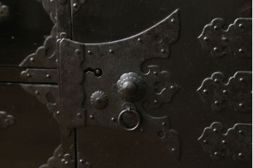 和製アンティーク　美品　秋田　黒漆塗りが艶やかで美しい小箪笥(収納箪笥、サイドチェスト、時代箪笥、引き出し)(R-057706)